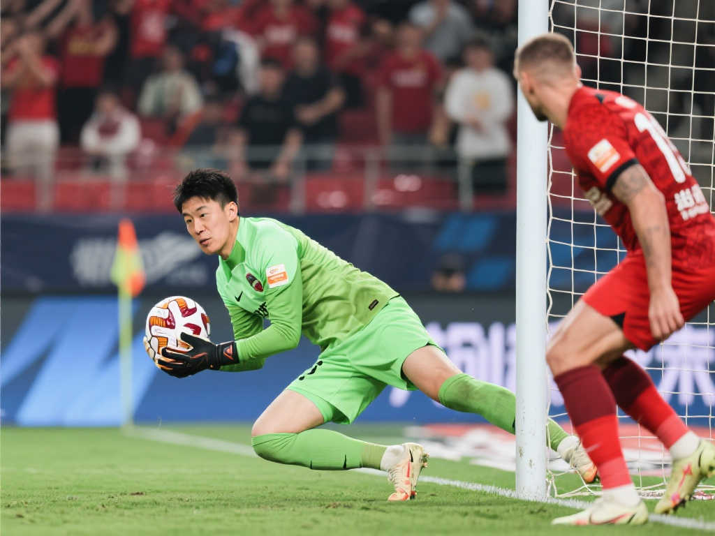 联盟中锋线 联盟中锋线